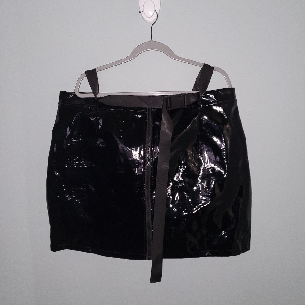 PrettyLittle Thing- Black Skirt